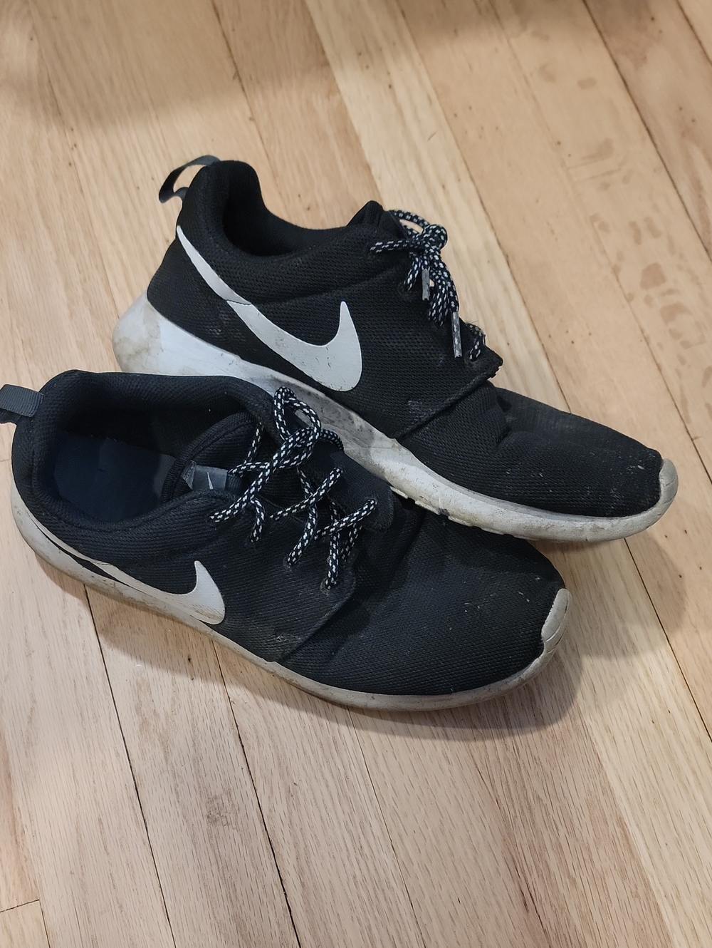 Well Loved Nike Roshe Running Shoes